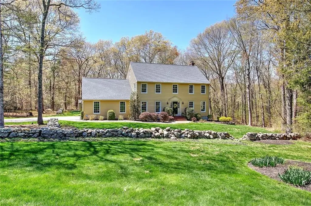 235 Holly Hills Lane North Kingstown RI 02874