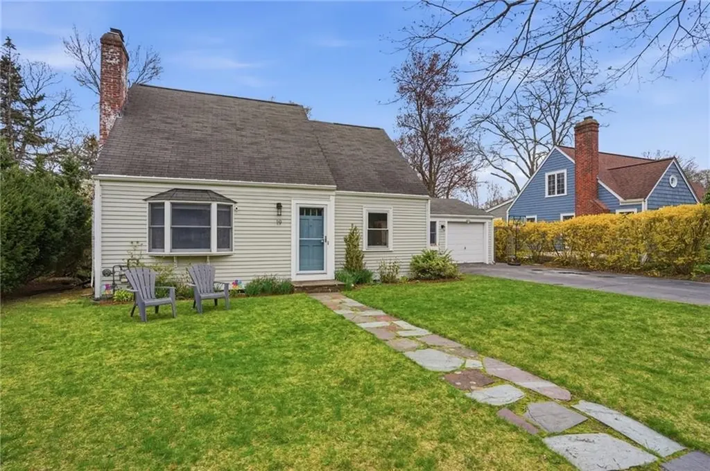 19 Salisbury Road Barrington RI 02806