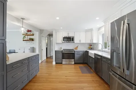 19 Salisbury Road Barrington RI 02806