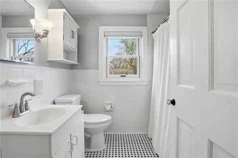19 Salisbury Road Barrington RI 02806