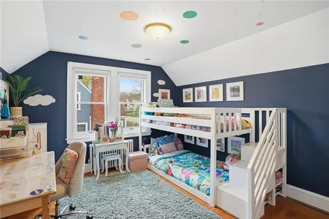 19 Salisbury Road Barrington RI 02806