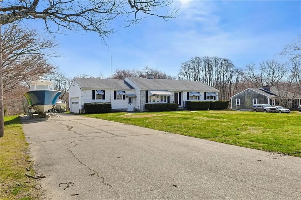 10 Brayton Road Tiverton RI 02878