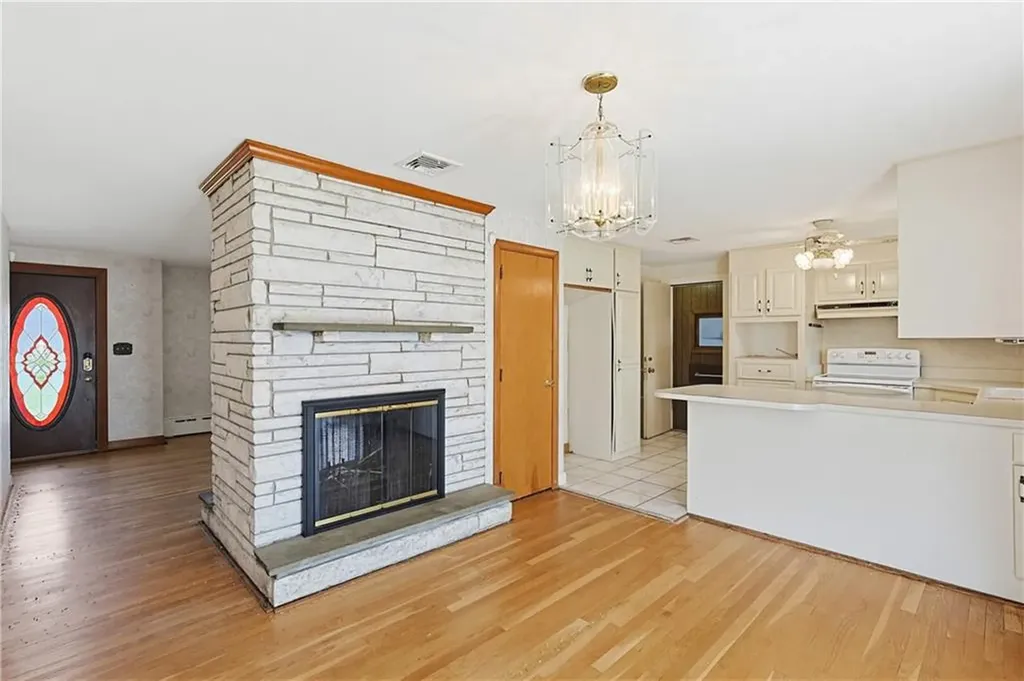 10 Brayton Road Tiverton RI 02878