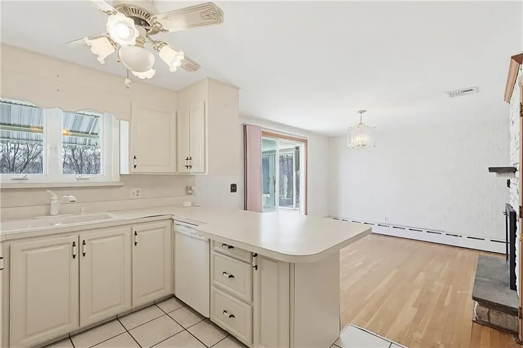 10 Brayton Road Tiverton RI 02878
