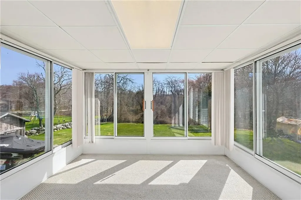 10 Brayton Road Tiverton RI 02878