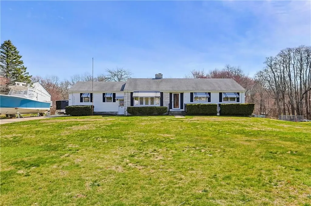 10 Brayton Road Tiverton RI 02878