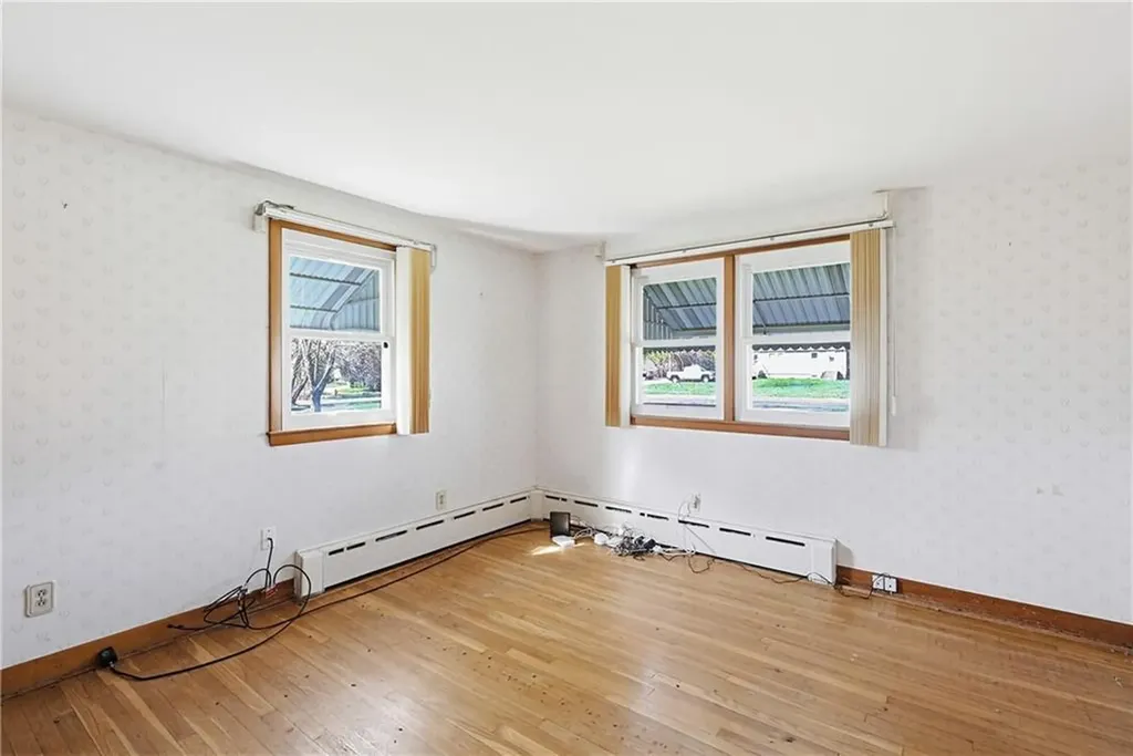 10 Brayton Road Tiverton RI 02878