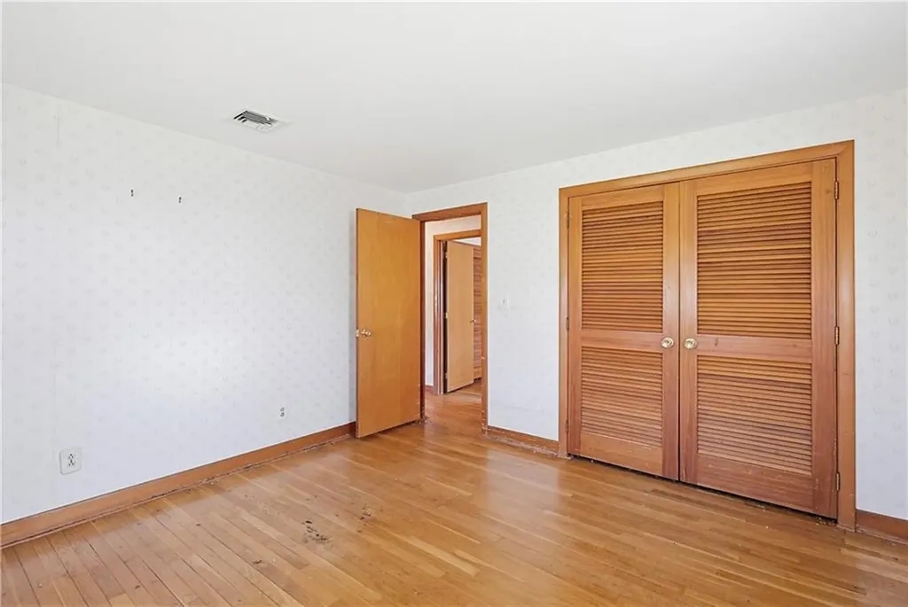 10 Brayton Road Tiverton RI 02878