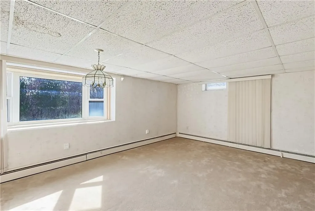 10 Brayton Road Tiverton RI 02878