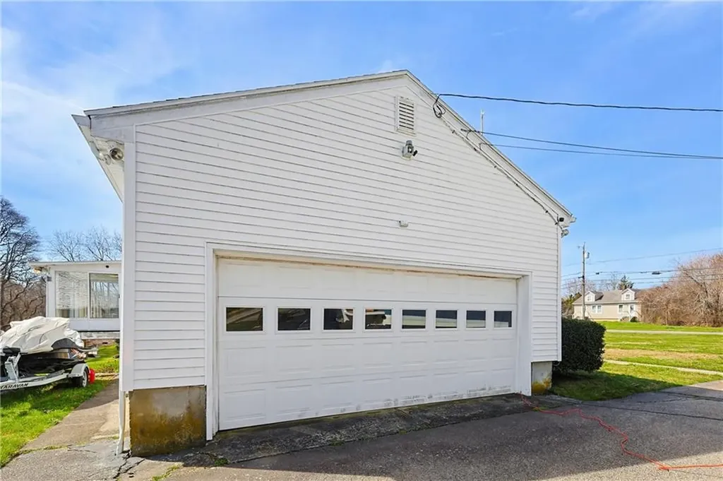 10 Brayton Road Tiverton RI 02878