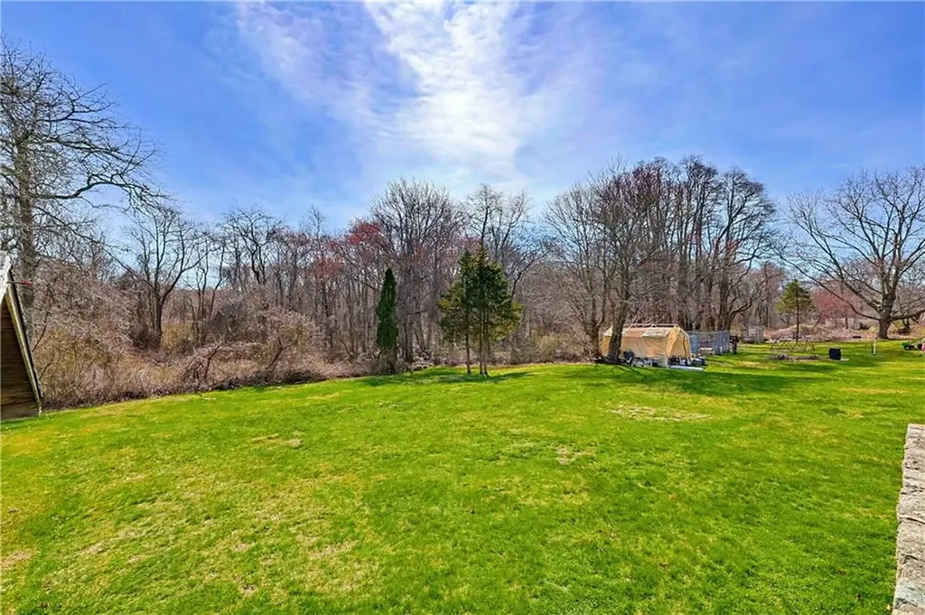 10 Brayton Road Tiverton RI 02878