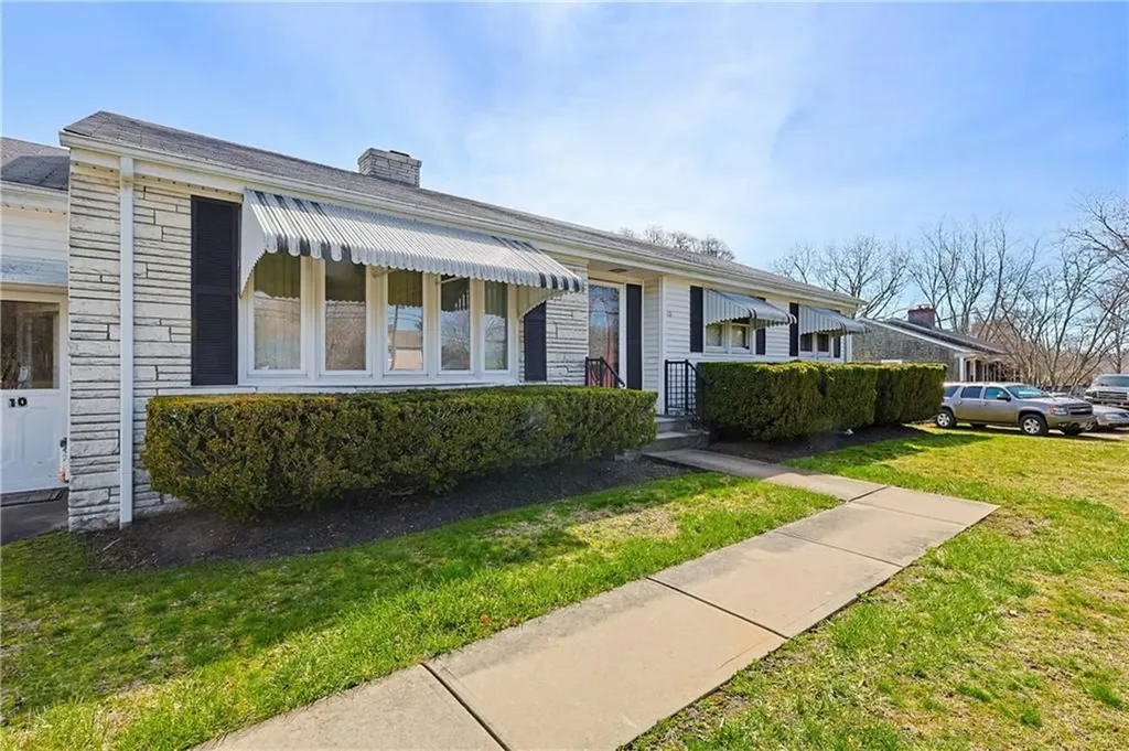10 Brayton Road Tiverton RI 02878