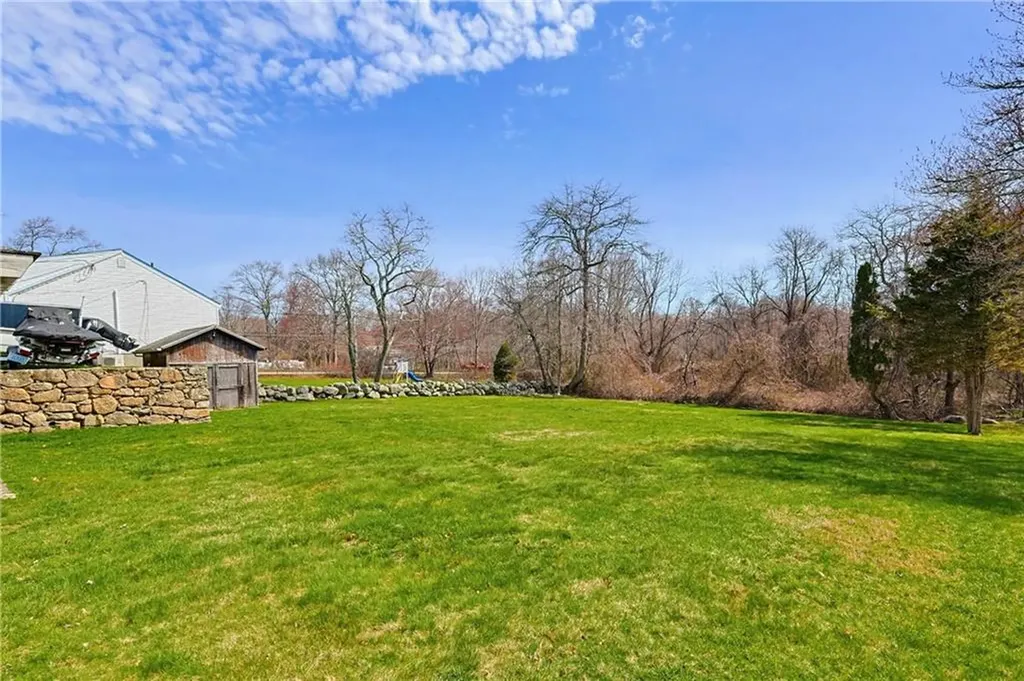 10 Brayton Road Tiverton RI 02878