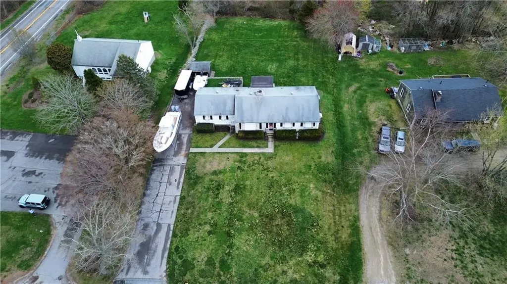 10 Brayton Road Tiverton RI 02878