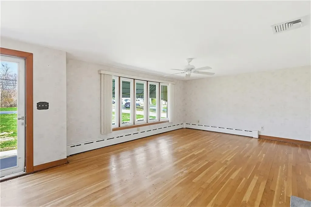 10 Brayton Road Tiverton RI 02878