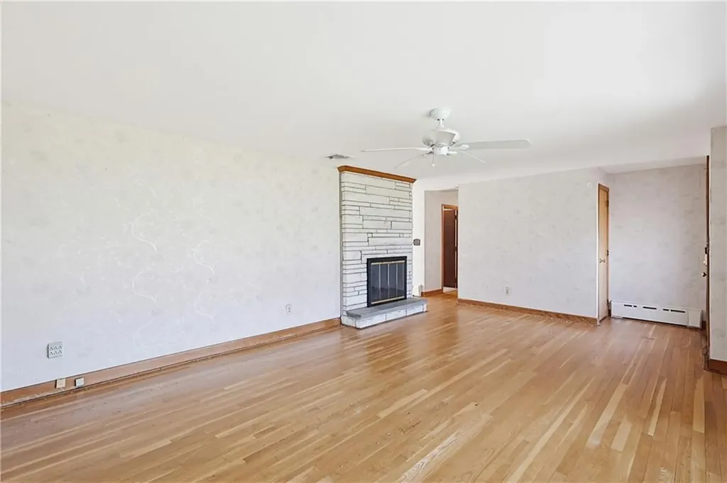 10 Brayton Road Tiverton RI 02878