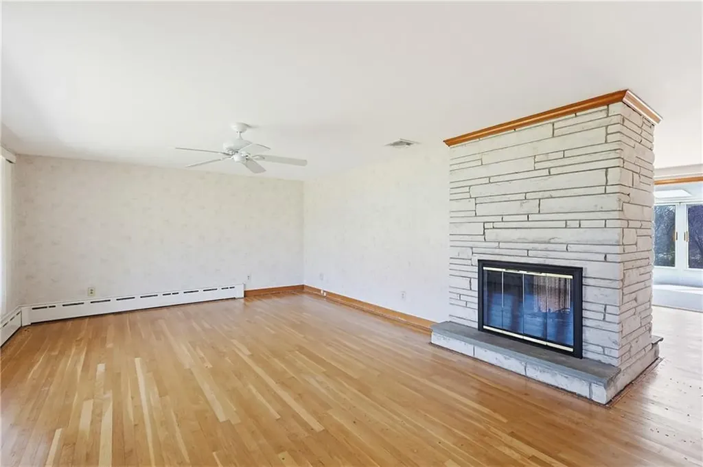 10 Brayton Road Tiverton RI 02878