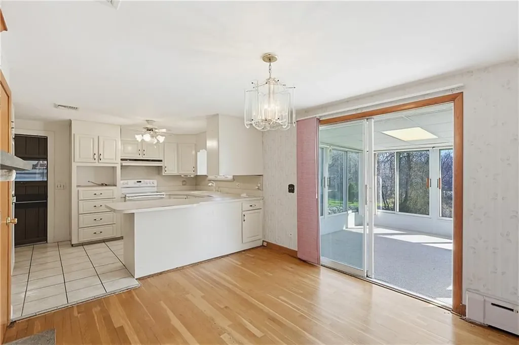 10 Brayton Road Tiverton RI 02878