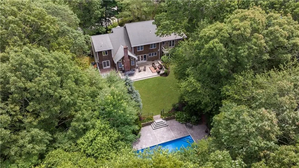 258 Woodridge Drive North Kingstown RI 02874
