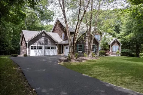 258 Woodridge Drive North Kingstown RI 02874