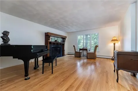258 Woodridge Drive North Kingstown RI 02874