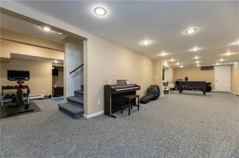 258 Woodridge Drive North Kingstown RI 02874
