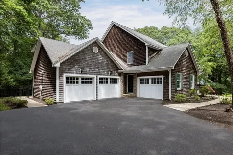 258 Woodridge Drive North Kingstown RI 02874