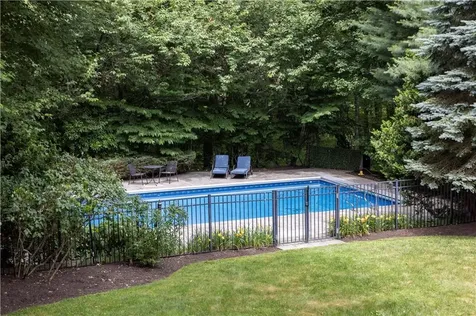 258 Woodridge Drive North Kingstown RI 02874