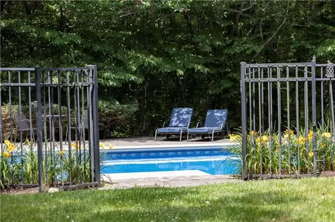 258 Woodridge Drive North Kingstown RI 02874