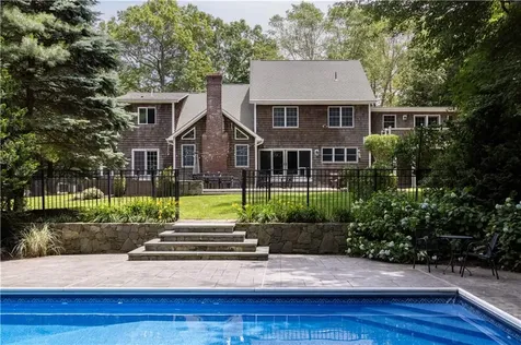258 Woodridge Drive North Kingstown RI 02874