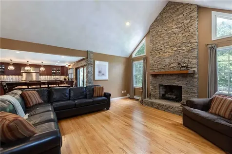 258 Woodridge Drive North Kingstown RI 02874
