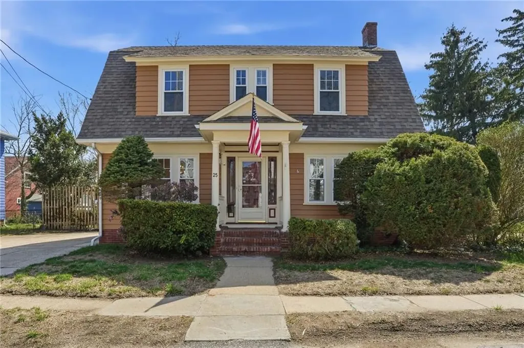 25 Talbot Manor Cranston RI 02905