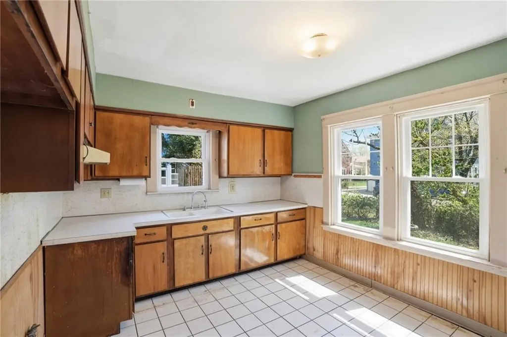 25 Talbot Manor Cranston RI 02905