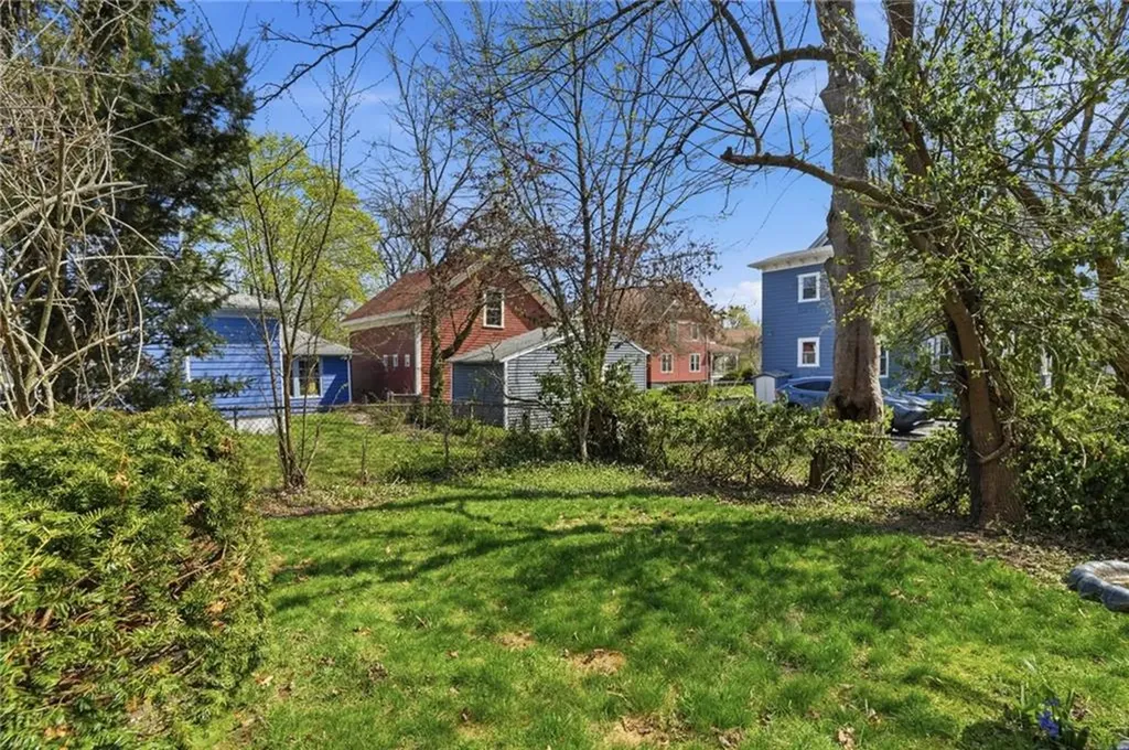 25 Talbot Manor Cranston RI 02905