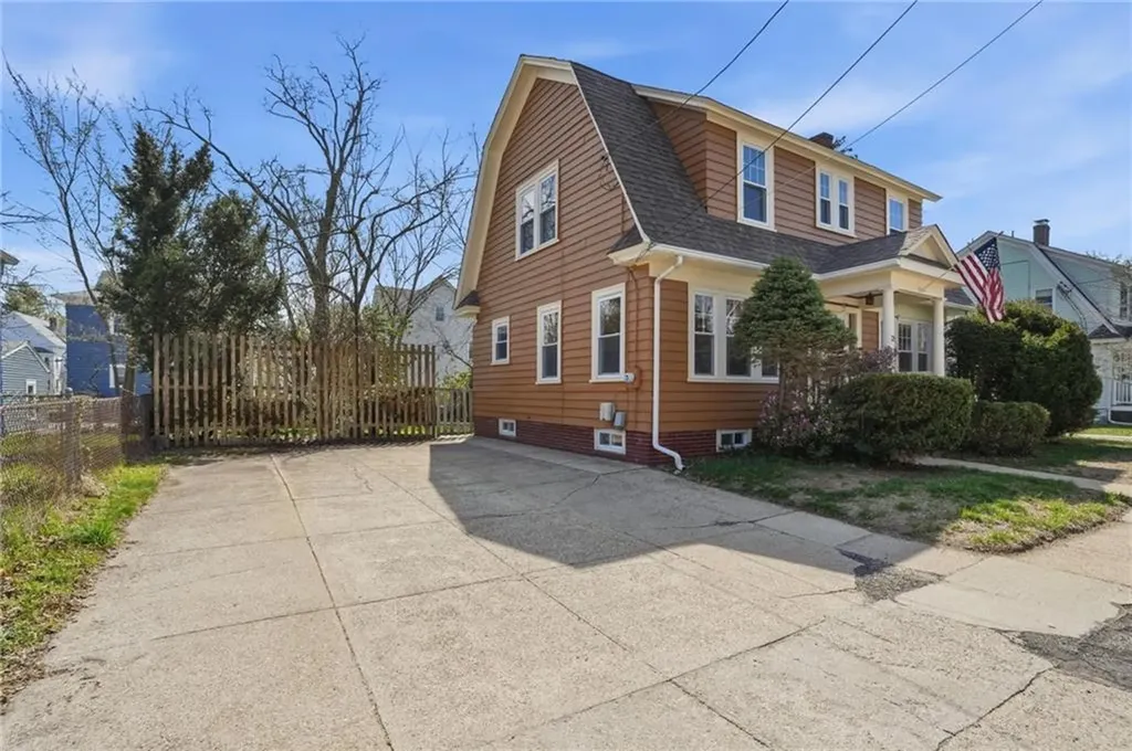 25 Talbot Manor Cranston RI 02905