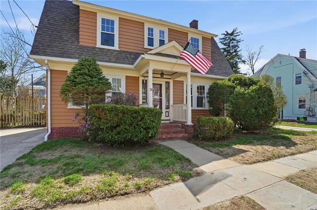 25 Talbot Manor Cranston RI 02905
