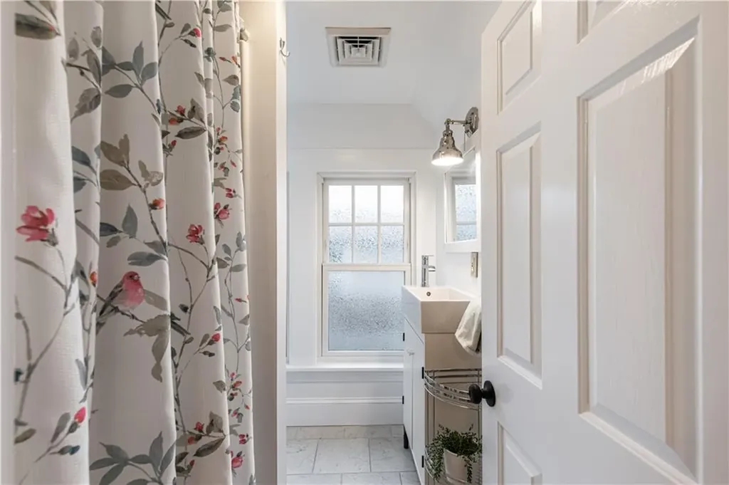 21 Bedlow Avenue Newport RI 02840