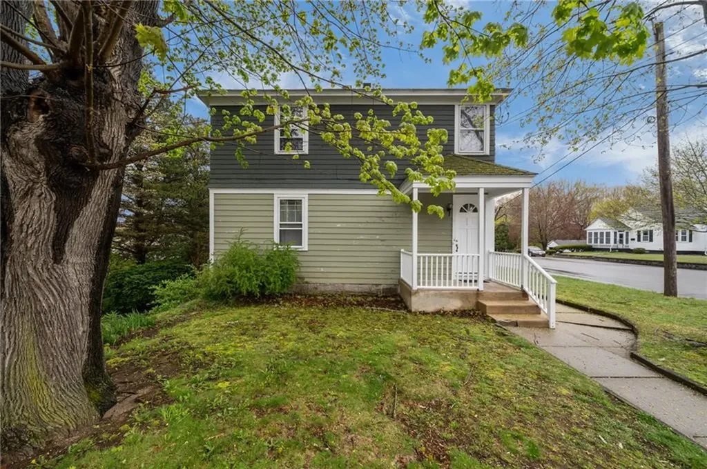 8 Perkins Avenue Westerly RI 02891