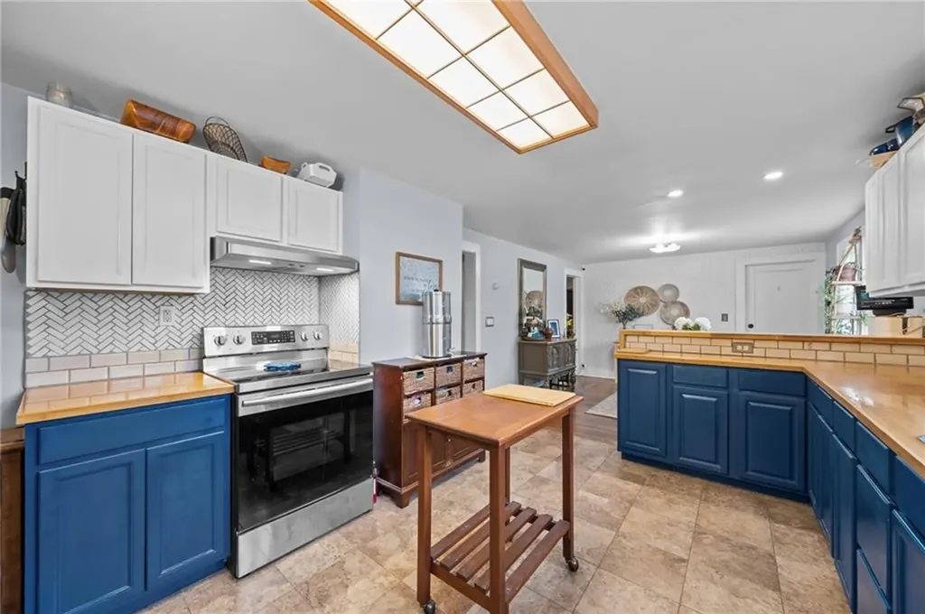 8 Perkins Avenue Westerly RI 02891
