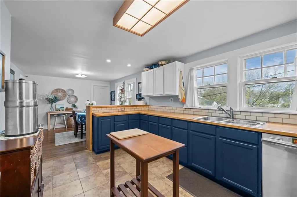 8 Perkins Avenue Westerly RI 02891