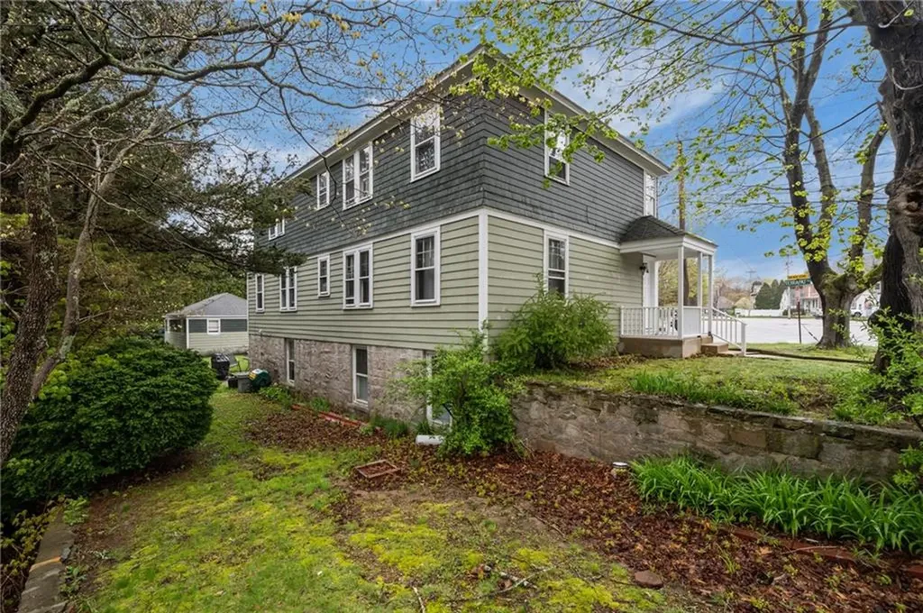 8 Perkins Avenue Westerly RI 02891