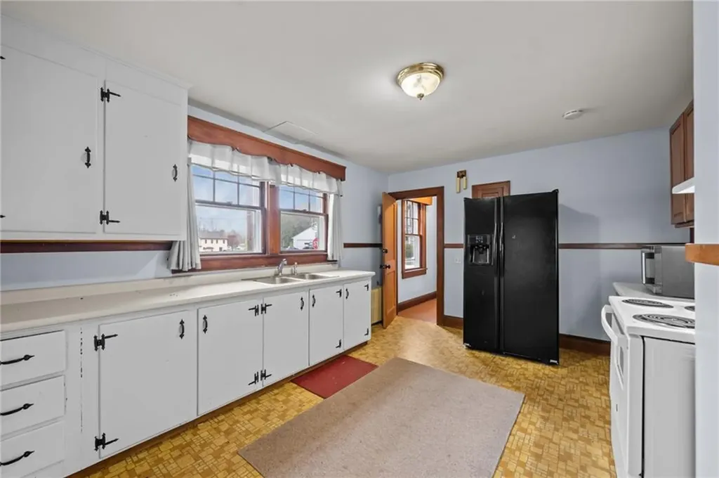 8 Perkins Avenue Westerly RI 02891