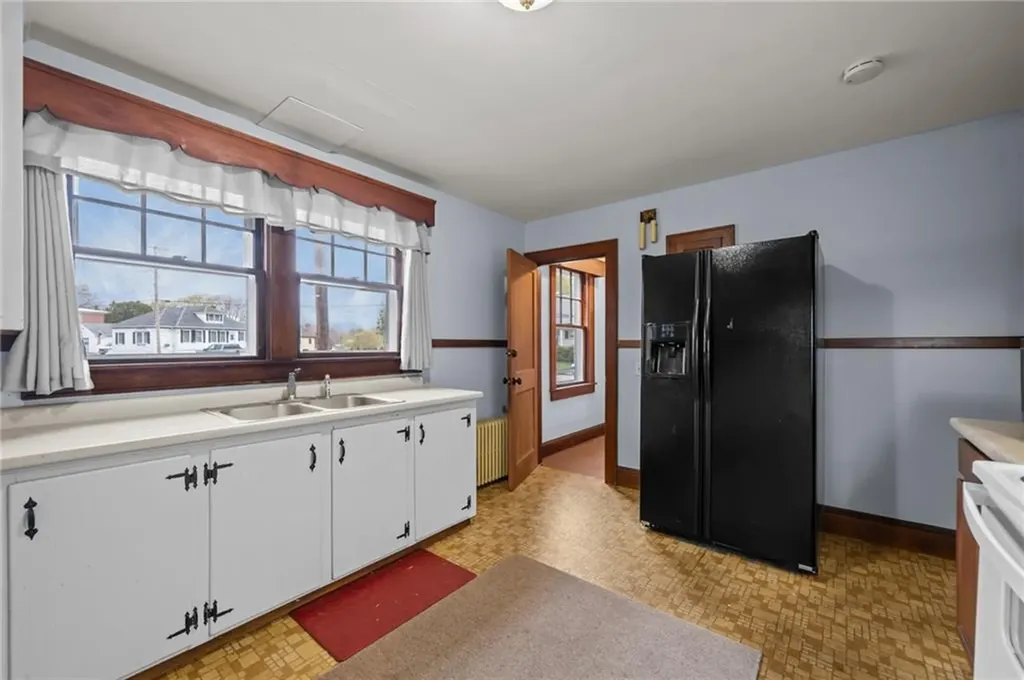 8 Perkins Avenue Westerly RI 02891