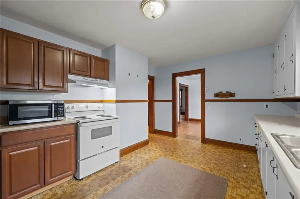 8 Perkins Avenue Westerly RI 02891