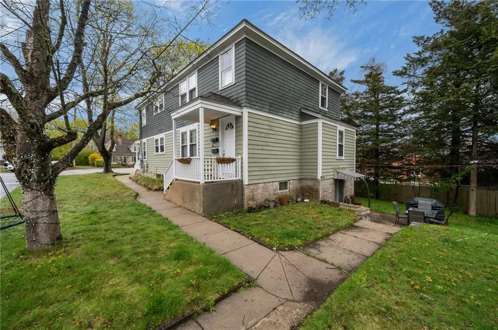 8 Perkins Avenue Westerly RI 02891