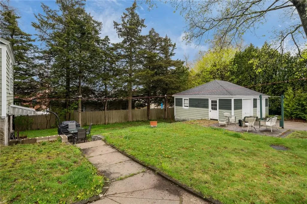 8 Perkins Avenue Westerly RI 02891