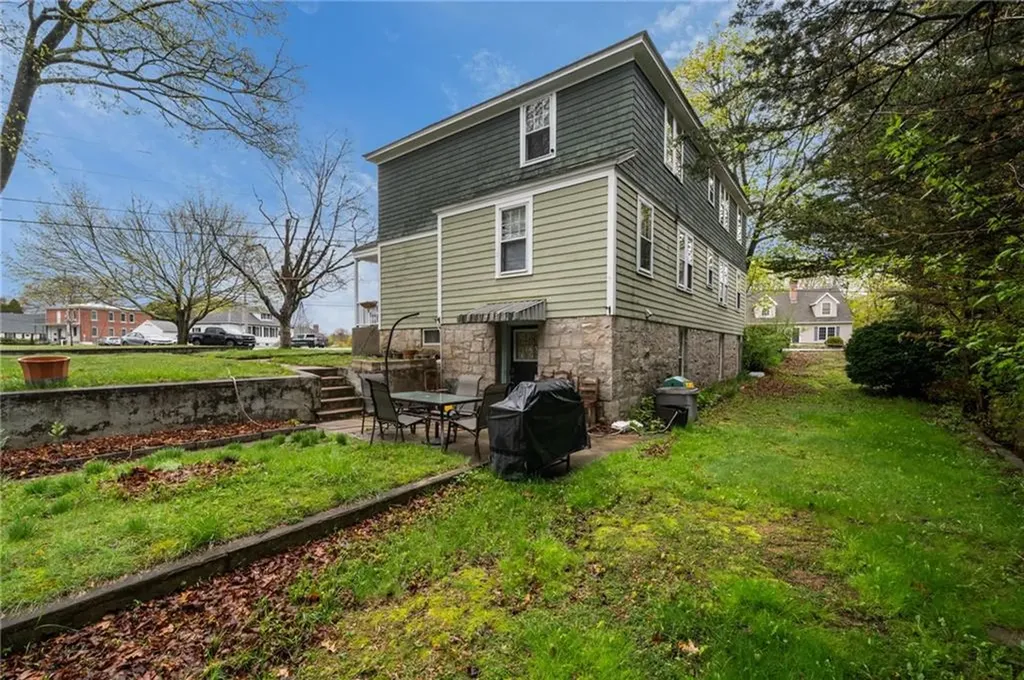 8 Perkins Avenue Westerly RI 02891