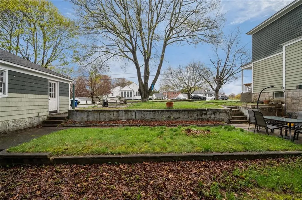 8 Perkins Avenue Westerly RI 02891