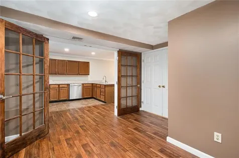 3524 W Shore Road Warwick RI 02886