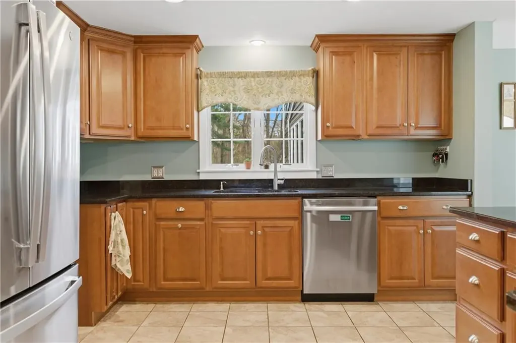 27 Old Meadow Lane Cumberland RI 02864
